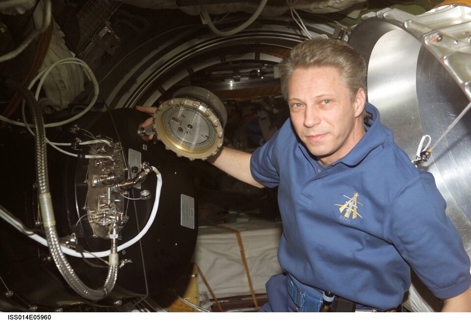 Den tyske ESA-astronaut Thomas Reiter bor på rumstationen nu og bruger jævnligt det dansk udviklede udstyr.