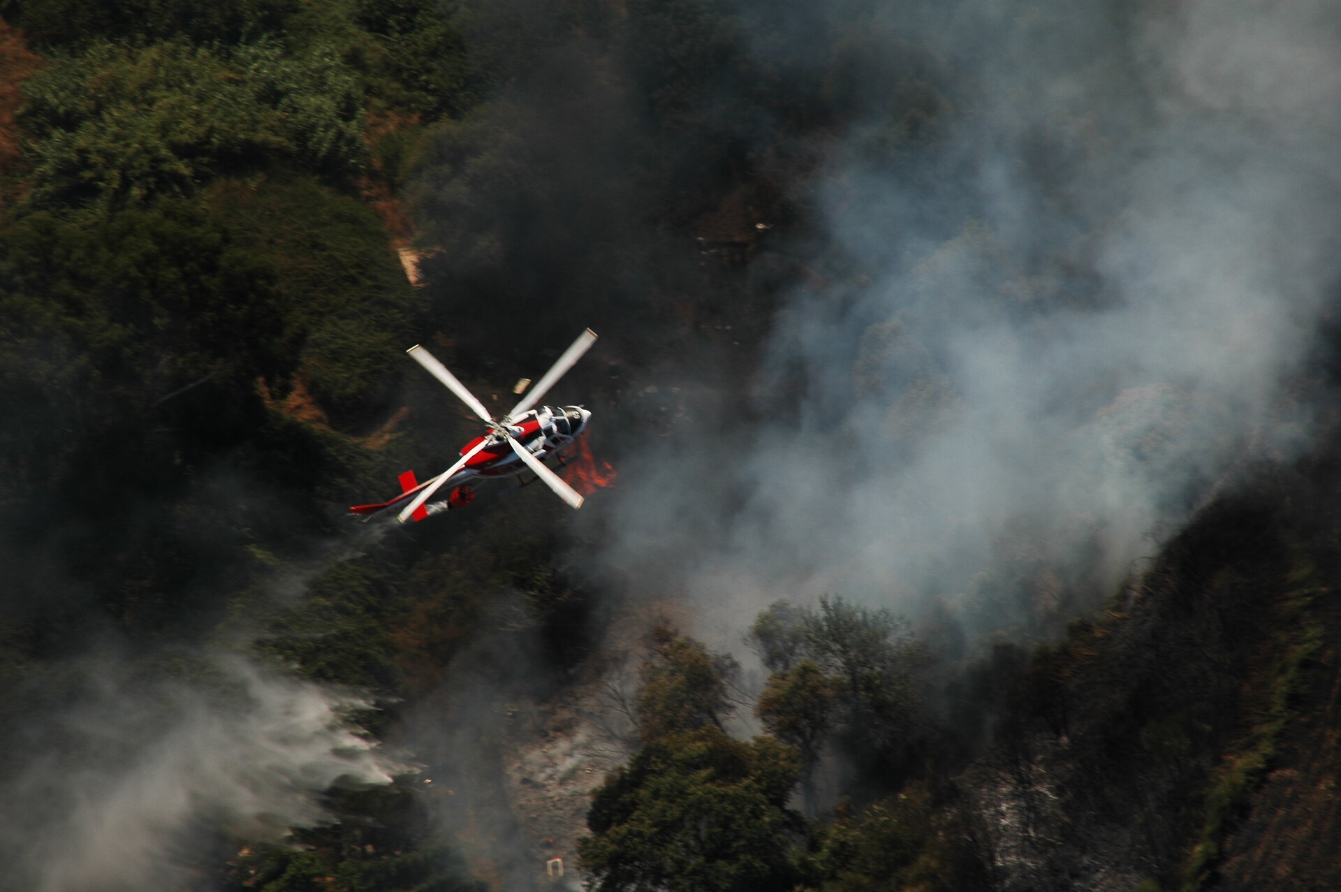 Fire fighting helicopter