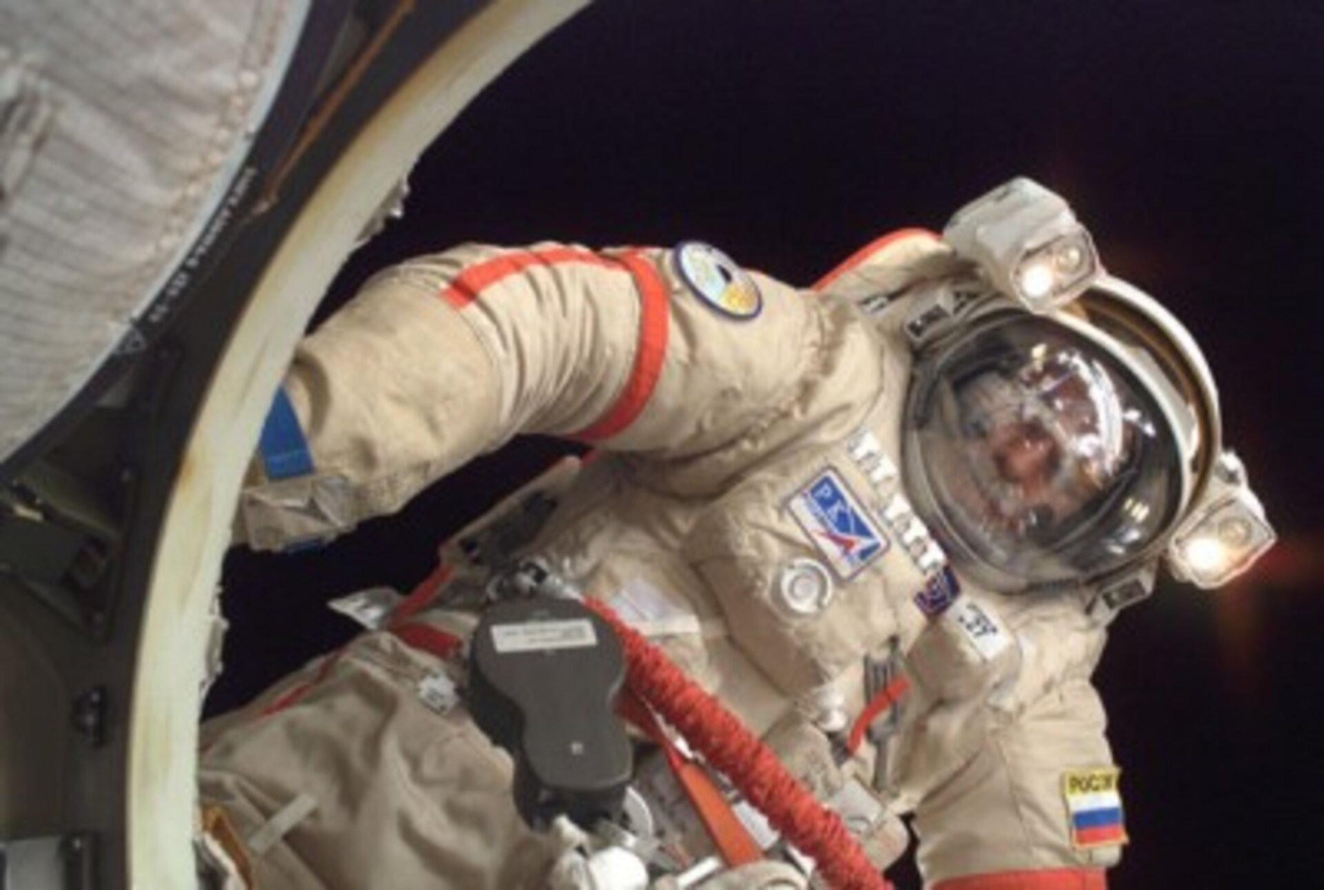 Lopez-Alegria and Tyurin will wear Orlan spacesuits