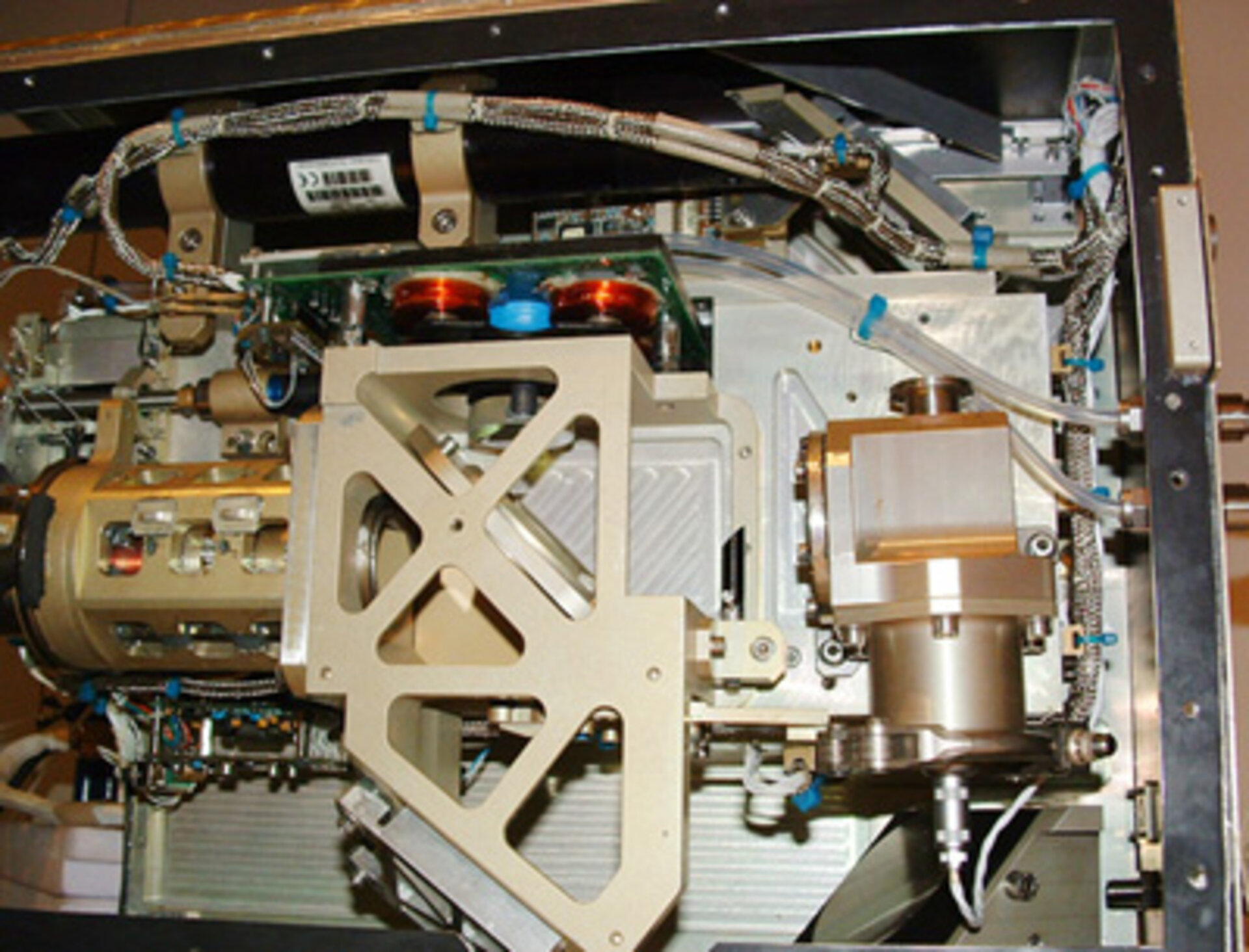 View of the main parts of the FTIR interferometer