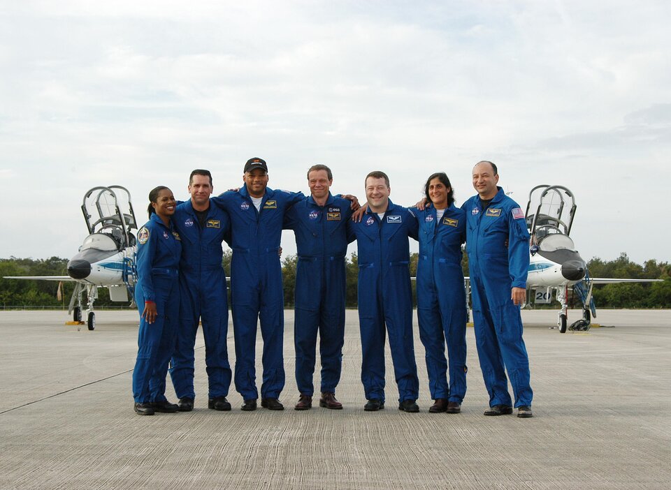 STS-116 crew arrive at KSC ahead of the launch