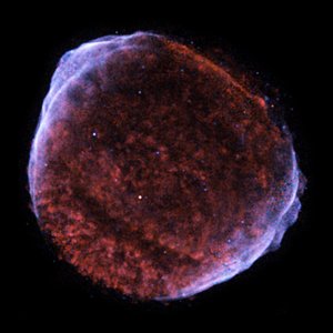 Det är från supernovarester som den här som forskarna tror att de svarta diamanterna kommer