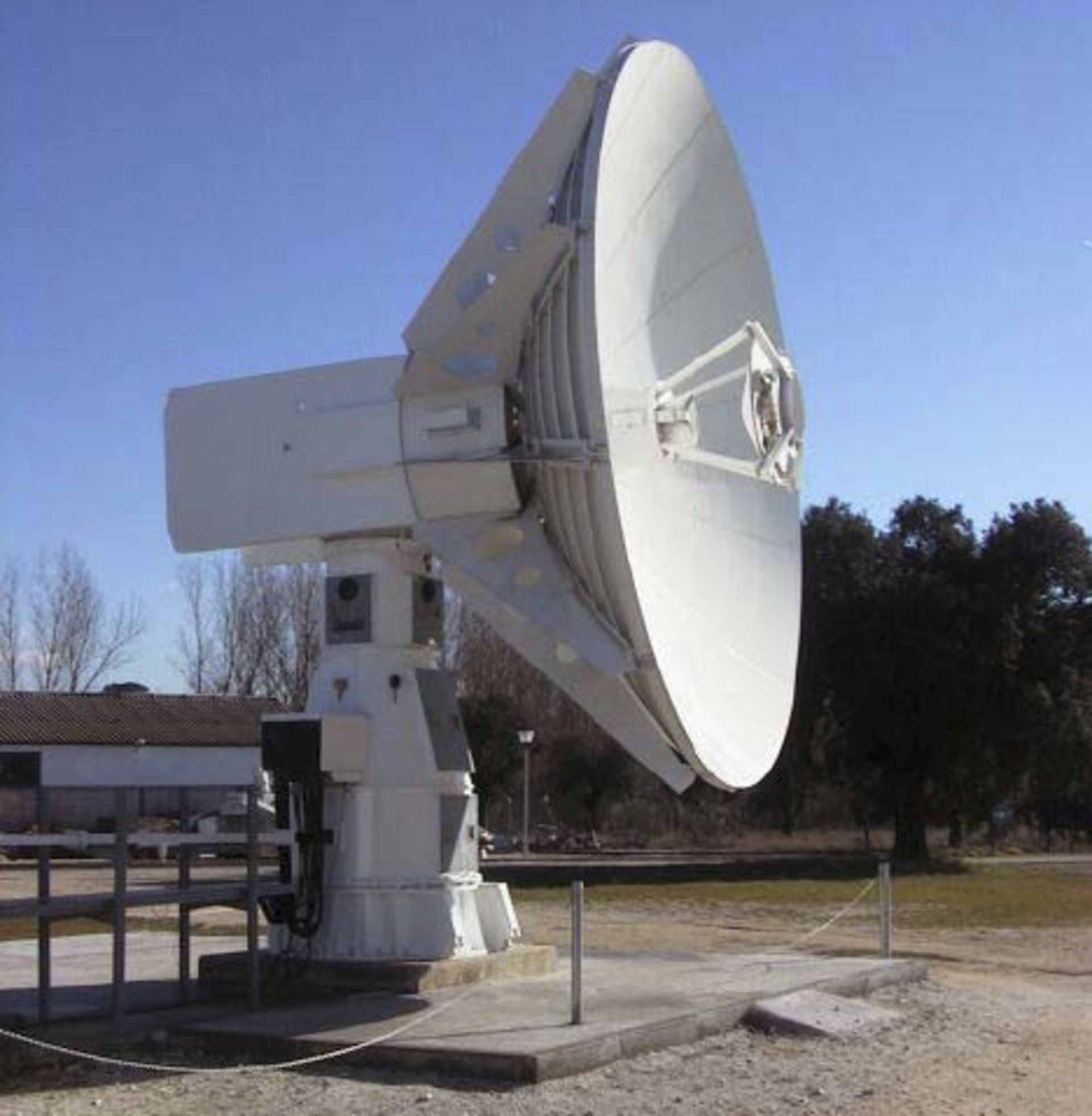 ESTRACK's portable satellite terminal TS-1