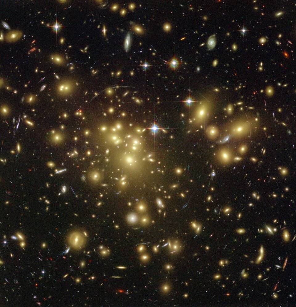 Sterrenstelselcluster Abel 1689 door de ogen van Hubble