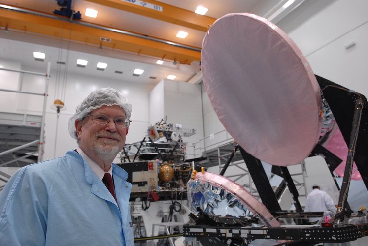 Nobel-prize winner Smoot views Planck satellite's mirrors