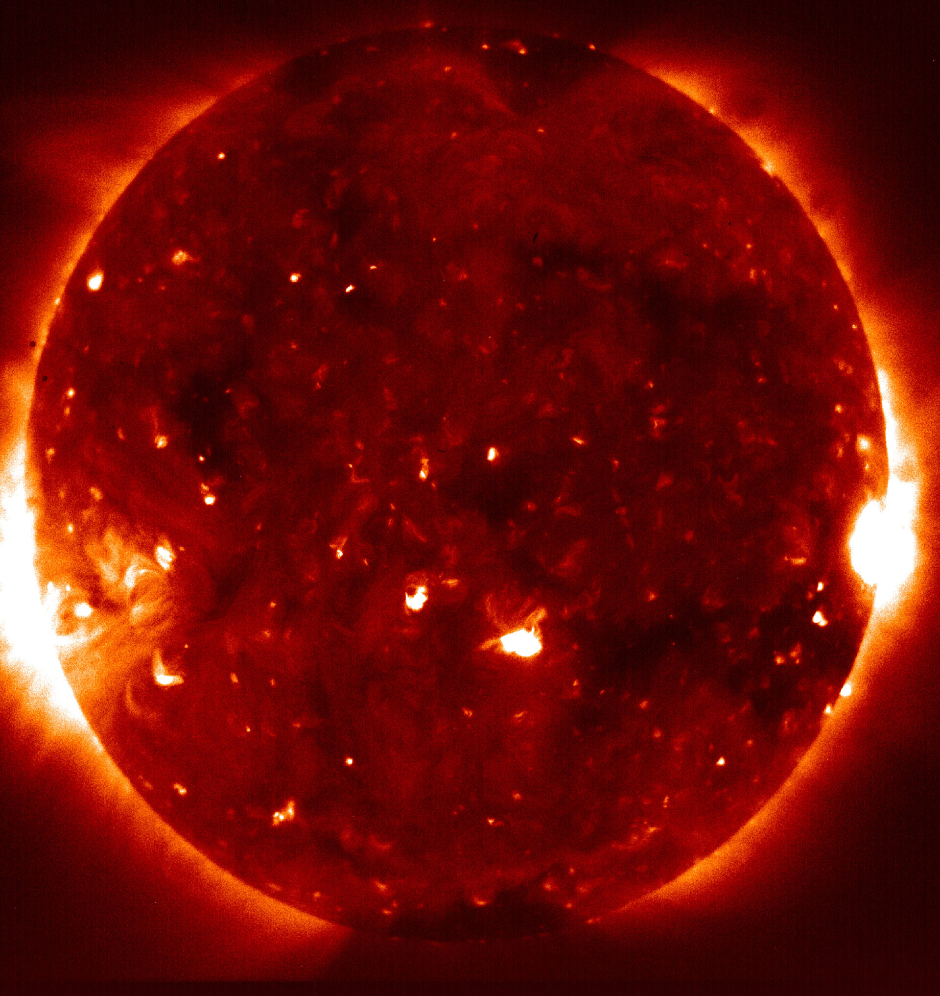 Solar corona as imaged by Hinode