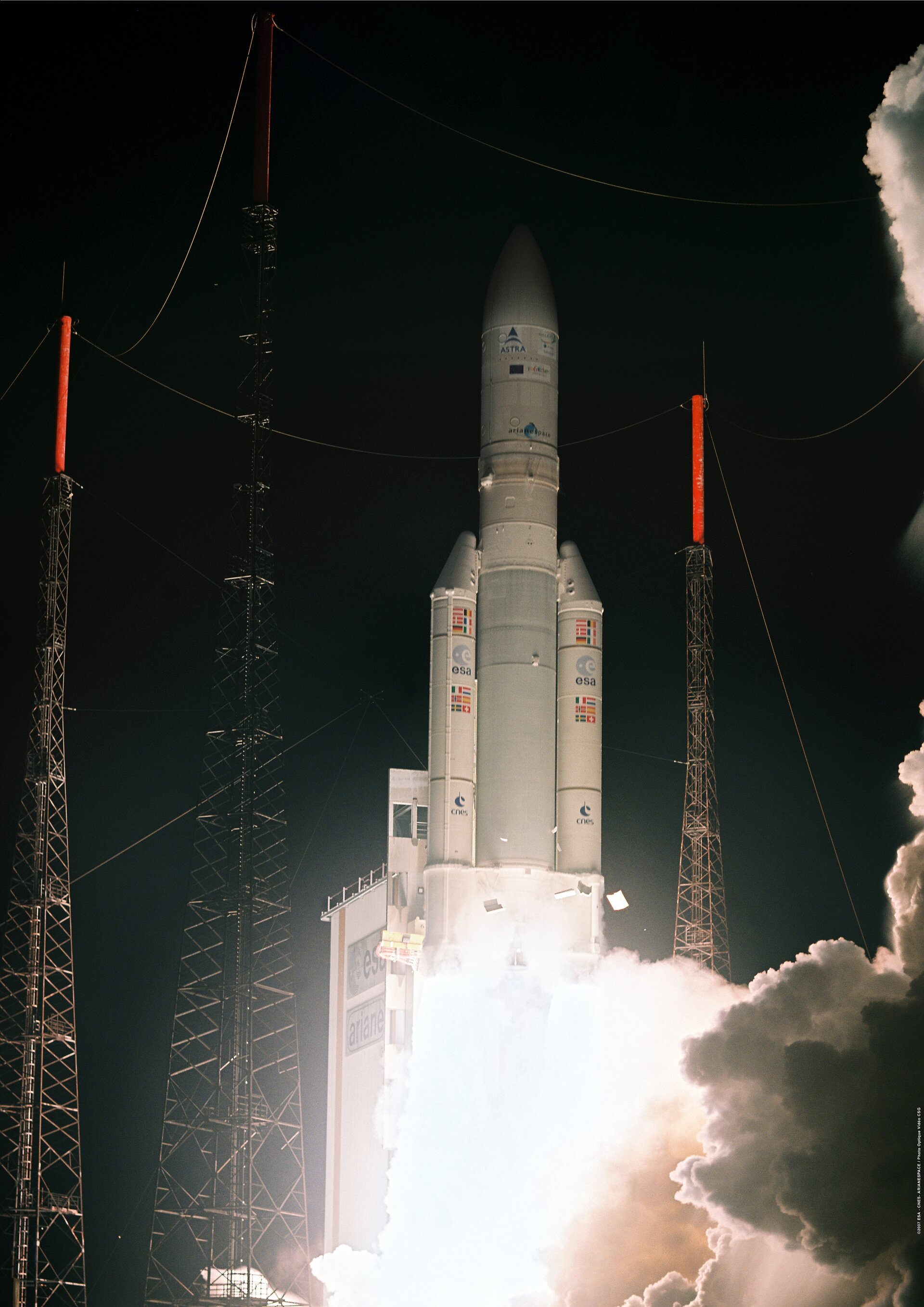 Die Ariane 5 nutzt mit Basotect geschützte Nutzlastverkleidungen