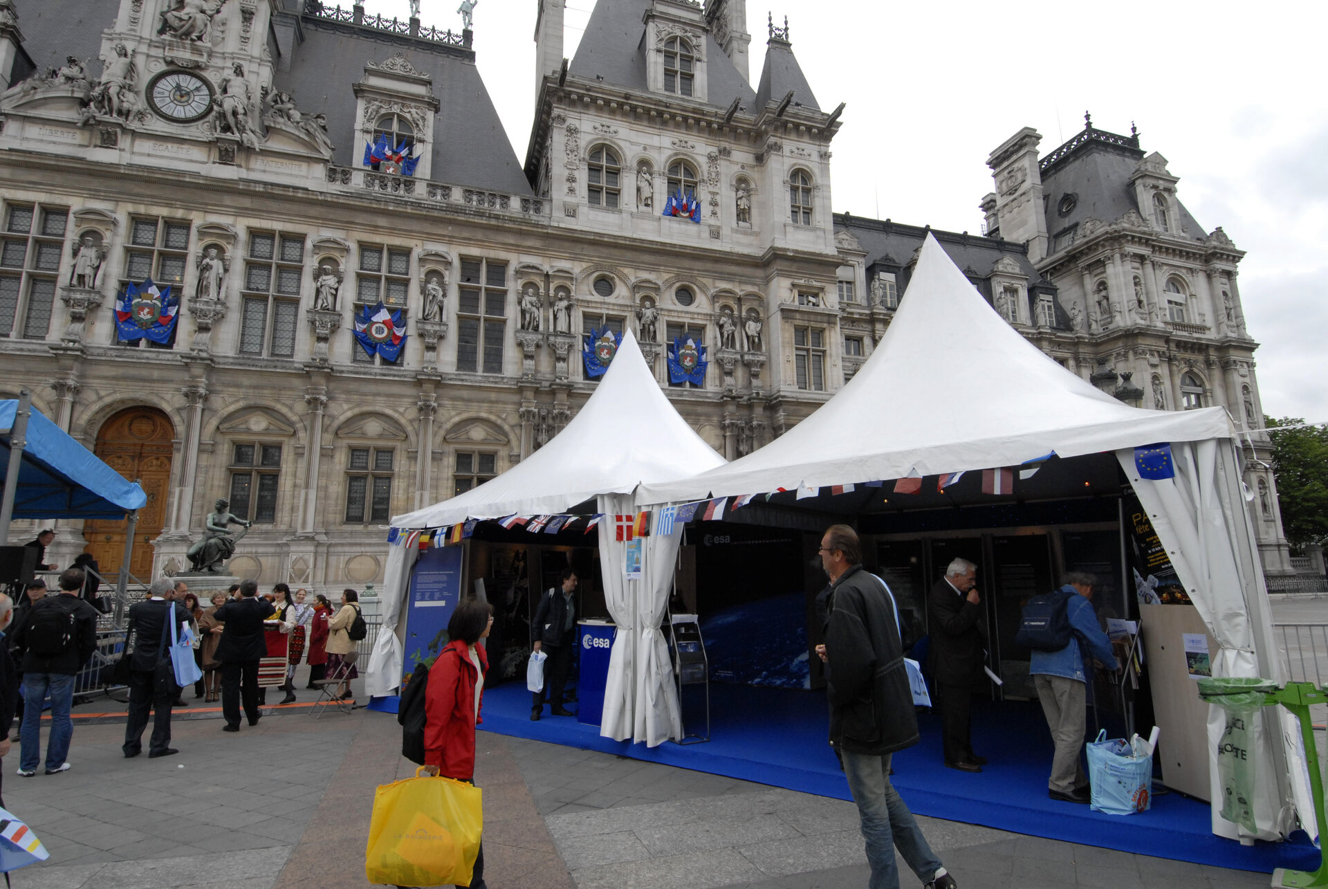 ESA’s stand, in front of the Paris Town Hall