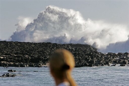 Giant wave hitting Reunion Island
