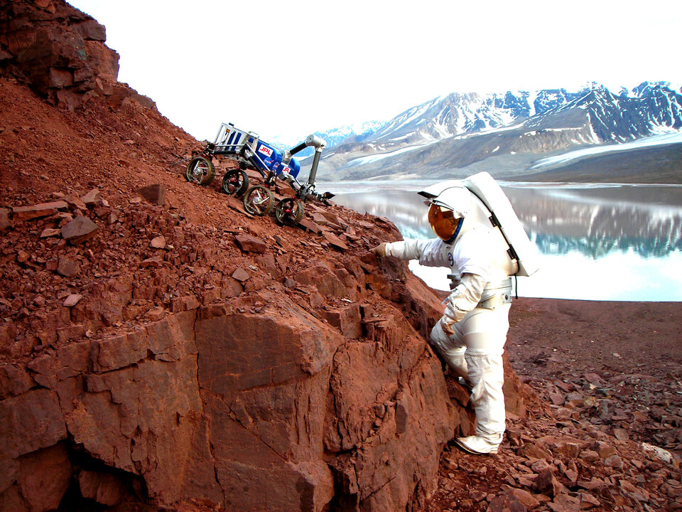 Testing how Cliffbot can be used to support astronaut activities on Mars