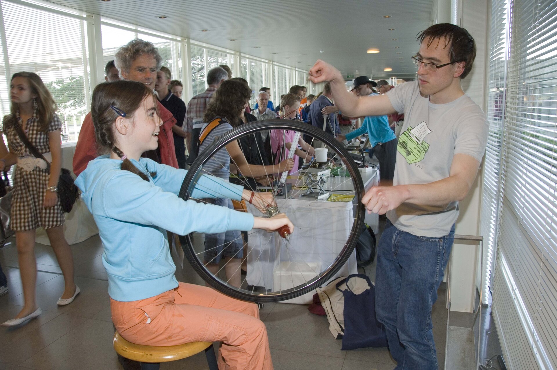 Universiteiten laten zien dat natuurwetenschappen en techniek spannende studierichtingen zijn