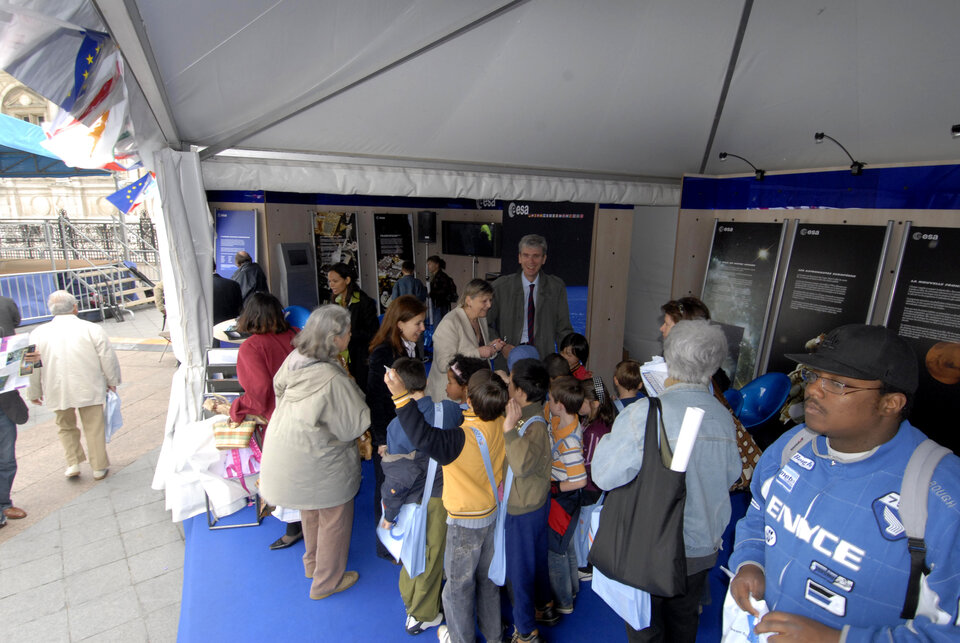 Visitors of all ages invade ESA’s stand in the 'European Village'
