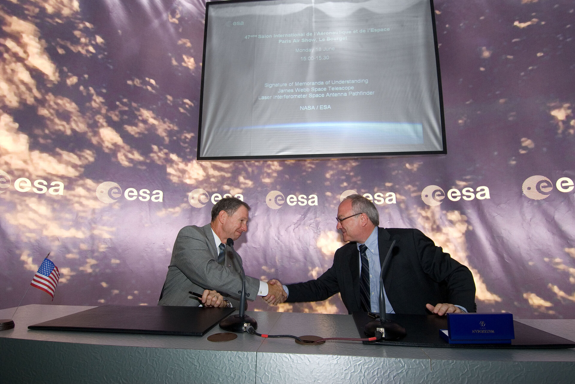 Firma dell'accordo ESA - NASA per JWST a Le Bourget