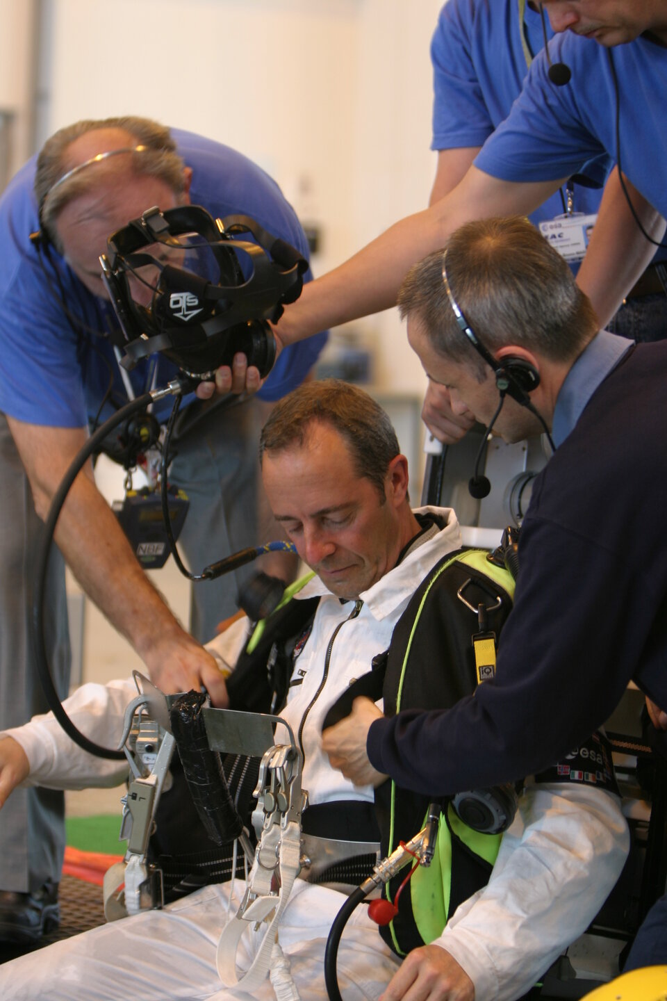 ESA astronaut Jean-François Clervoy prepares to join Eurobot in the EAC pool