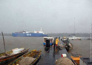 French cargo ship MN Toucan arrives at Pariacabo - 30 July 2007