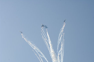 Impressive flying displays during the air show at MAKS 2007