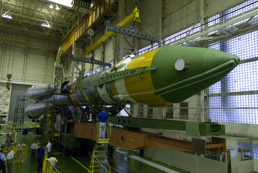 Foton-M3 fairing and assembly, Baikonur, 12 September 2007