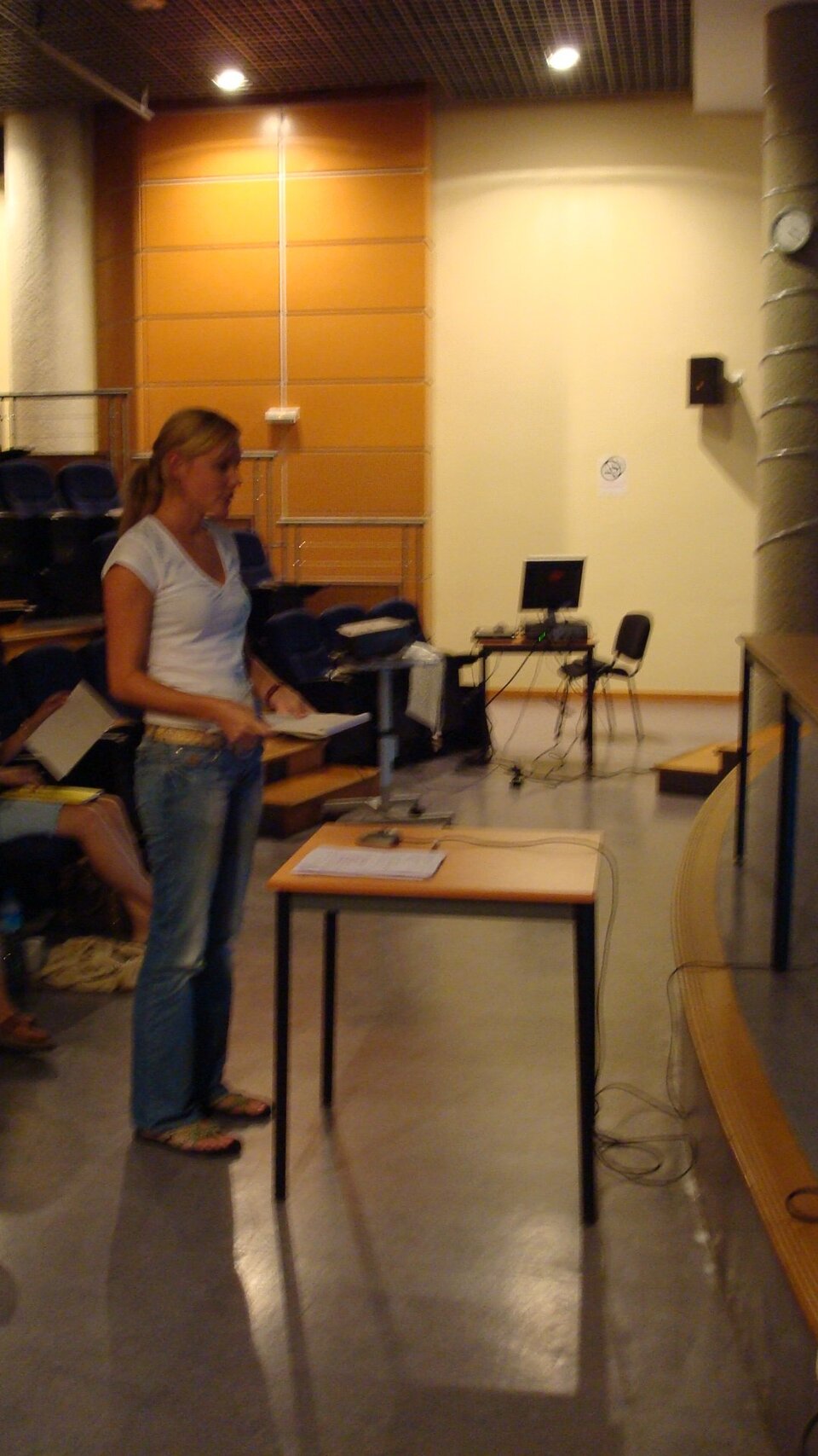 One of the students asking a question to Frank De Winne
