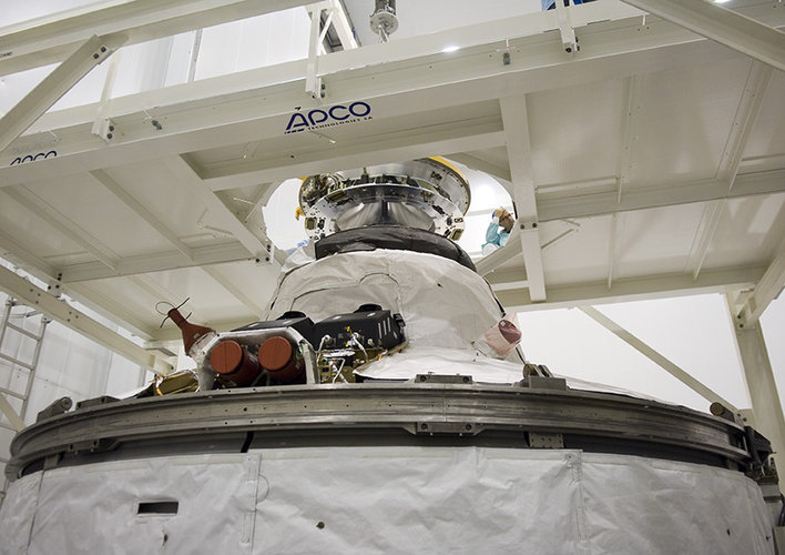 Passive docking assembly is mounted on Jules Verne ATV docking mechanism