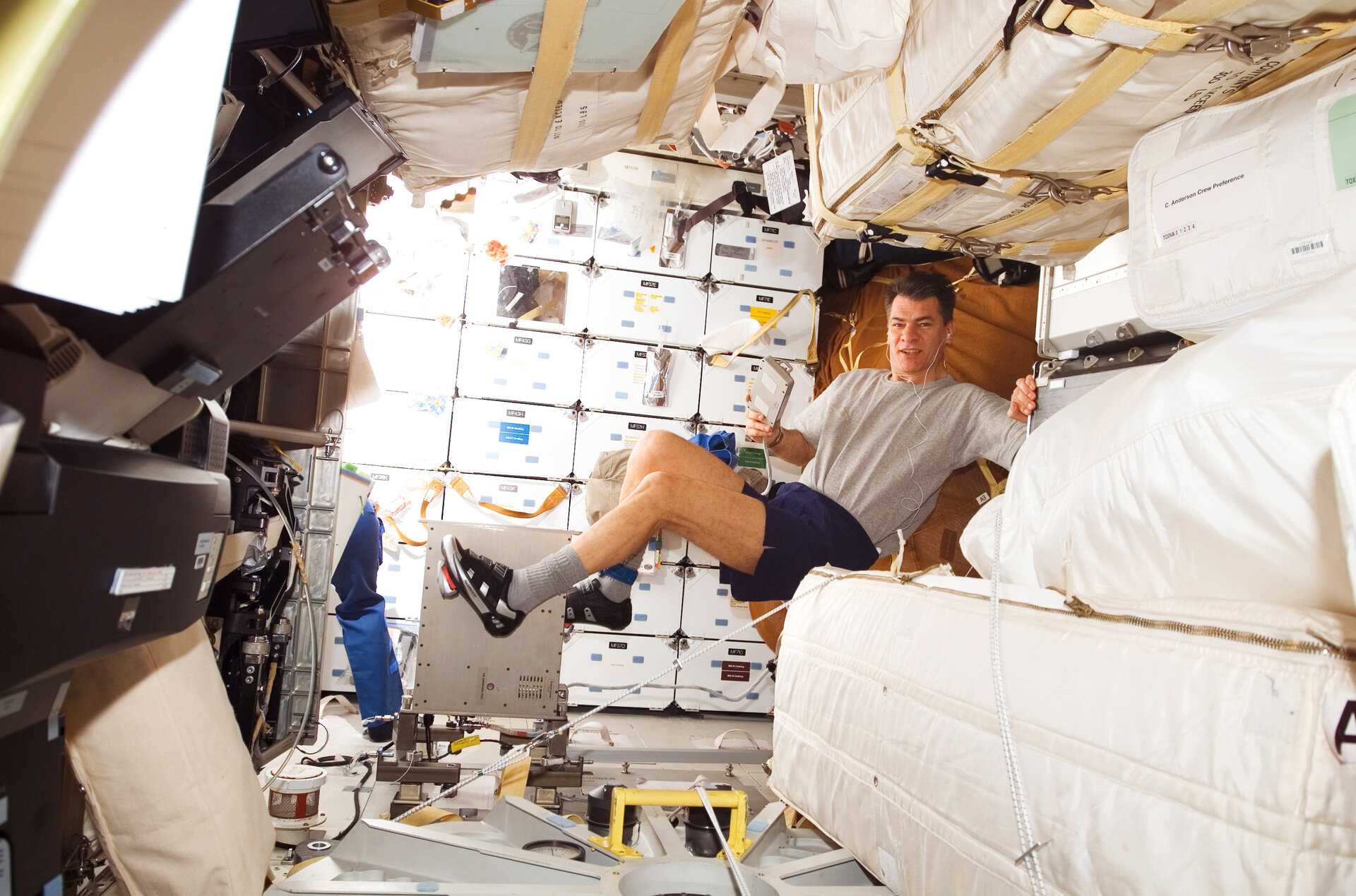 Med det nye danske udstyr kan astronauternes helbred tjekkes mens de motionerer - som ESA's Paulo Nespoli her.