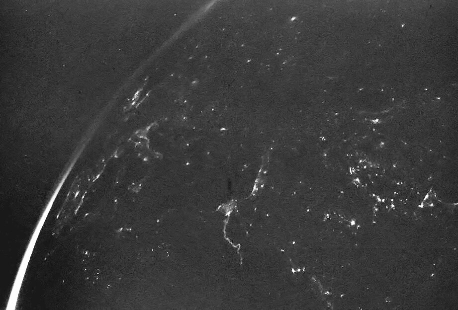 Sådan så kameraet OSIRIS Europa ved nattetide.