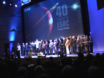 ESOC retirees and long-time staff members gather for the on-stage finale