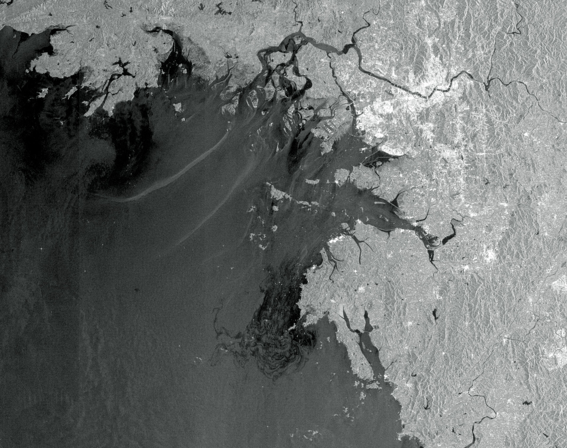 South Korea's crude oil leak captured by Envisat