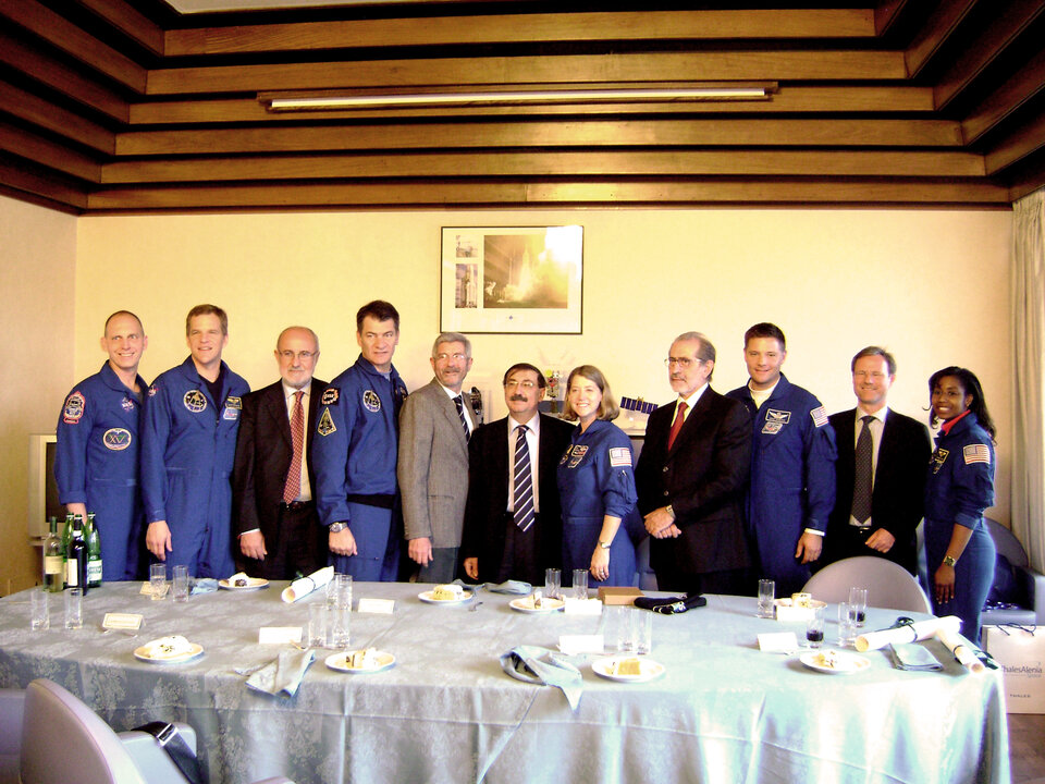 L'equipaggio della missione STS-120/Esperia in visita alla sede dell'Agenzia Spaziale Italiana (ASI)