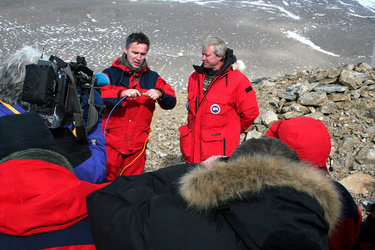 Norges statsminister, Jens Stoltenberg, åpner Galileostasjonen og TrollSat i Dronnings Maud Land i Antarktis