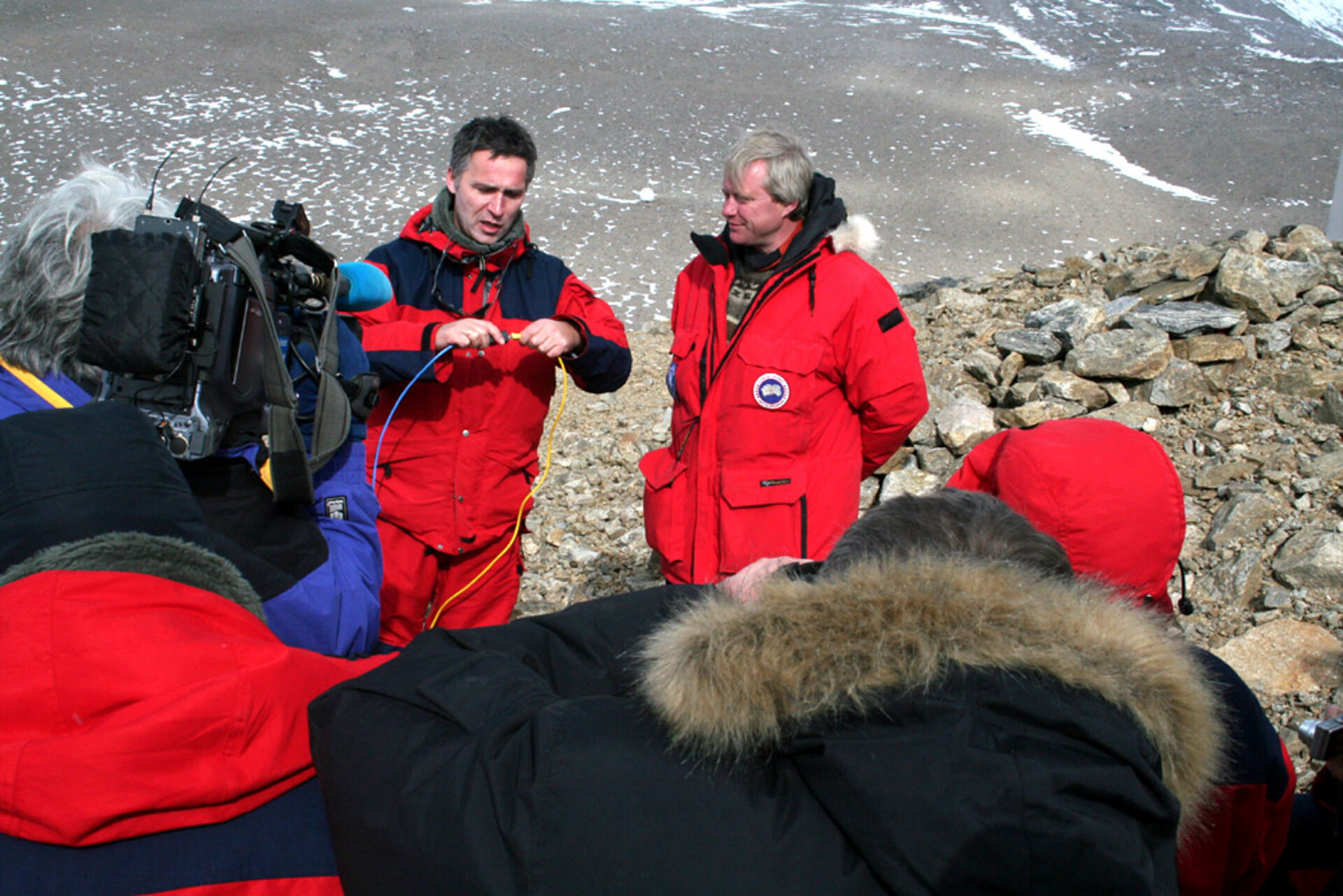 Norges statsminister, Jens Stoltenberg, åpner Galileostasjonen og TrollSat i Dronnings Maud Land i Antarktis
