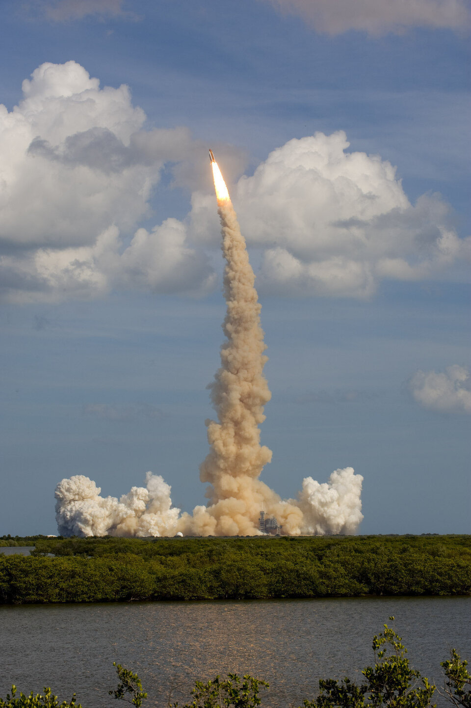 Atlantis lifts off