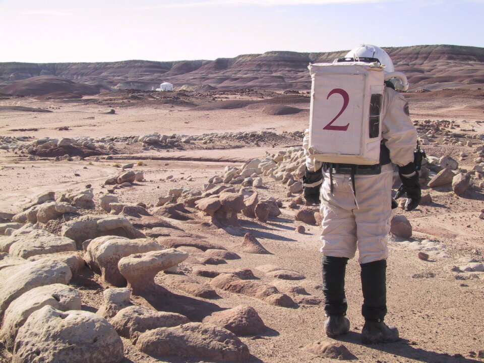 I två omgångar har Ella Carlsson tjänstgjort på simulerade Marsbaser i extrema miljöer på jorden