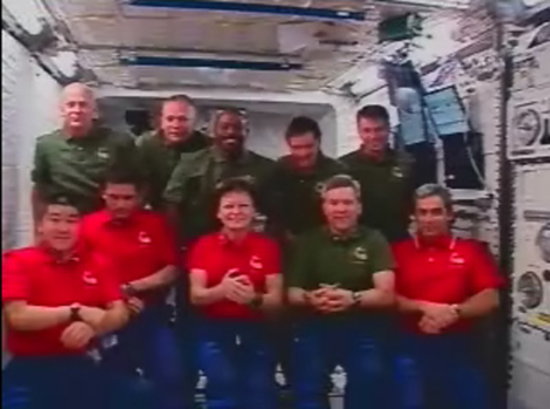 Conferenza stampa con l'equipaggio dello Shuttle e della ISS.