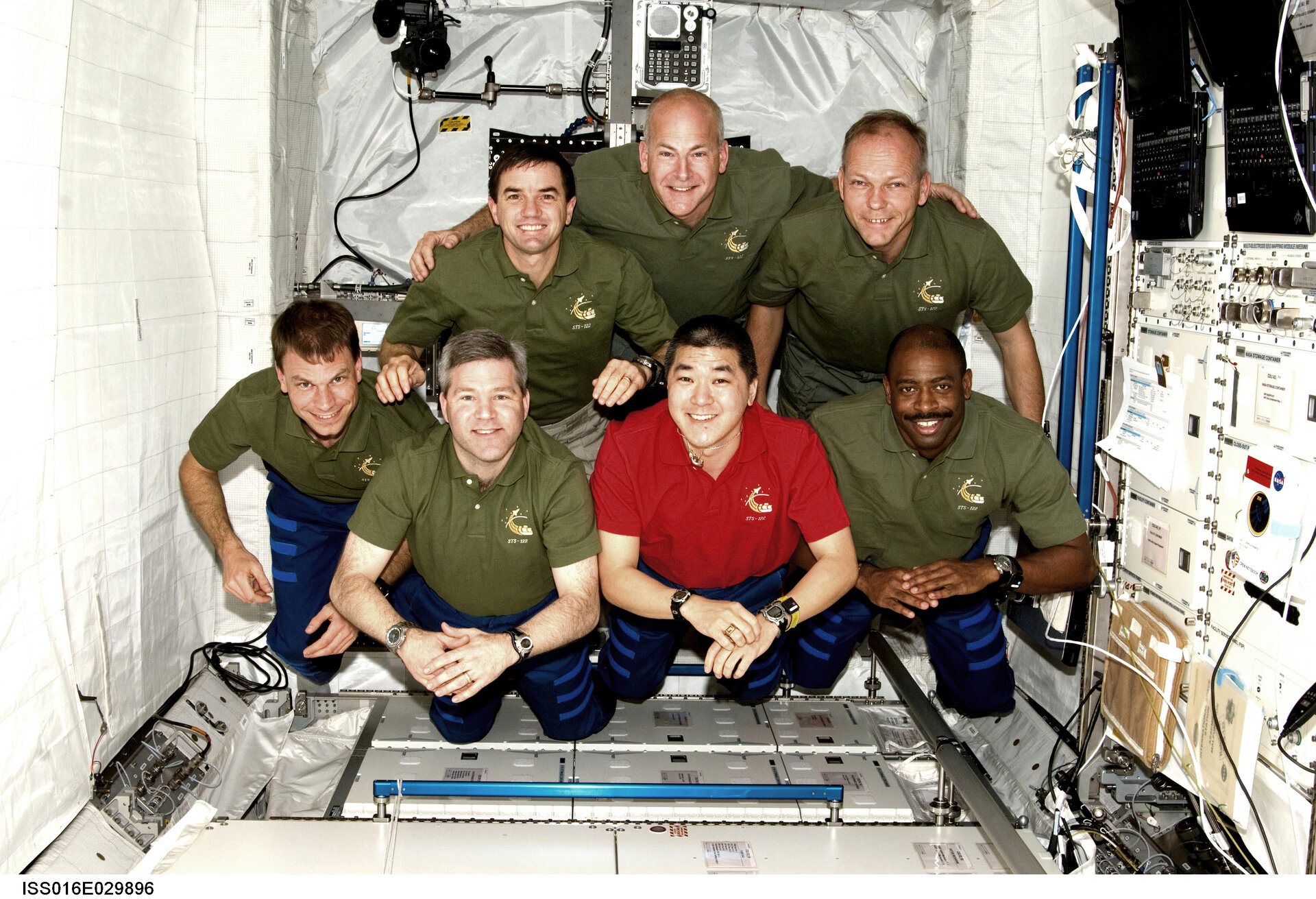 Die Crew von STS 122