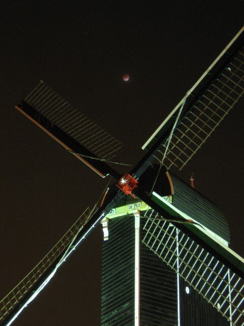 Total lunar eclipse, 21 February 2008