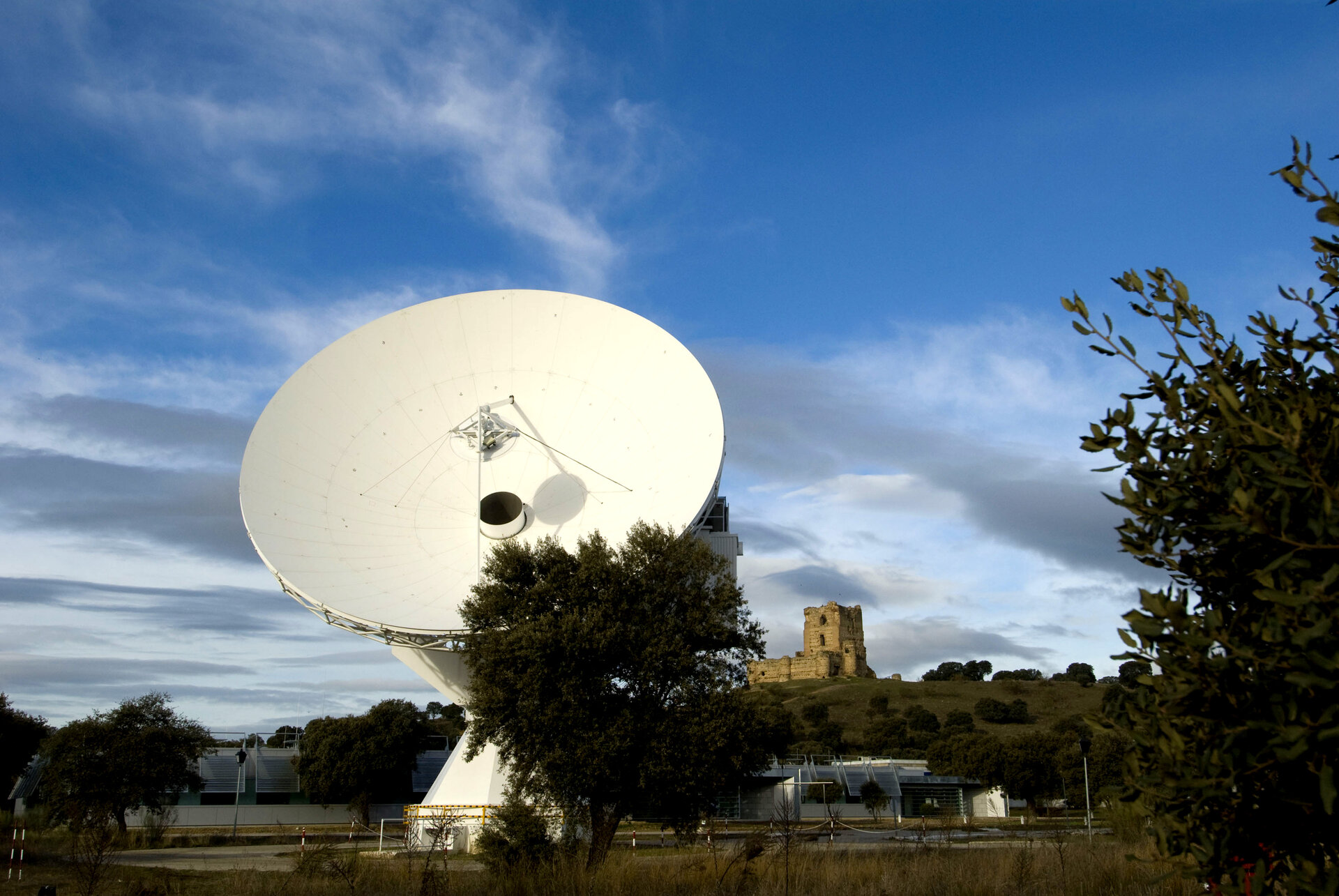 Patnáctimetrová anténa radioteleskopu VIL-1.