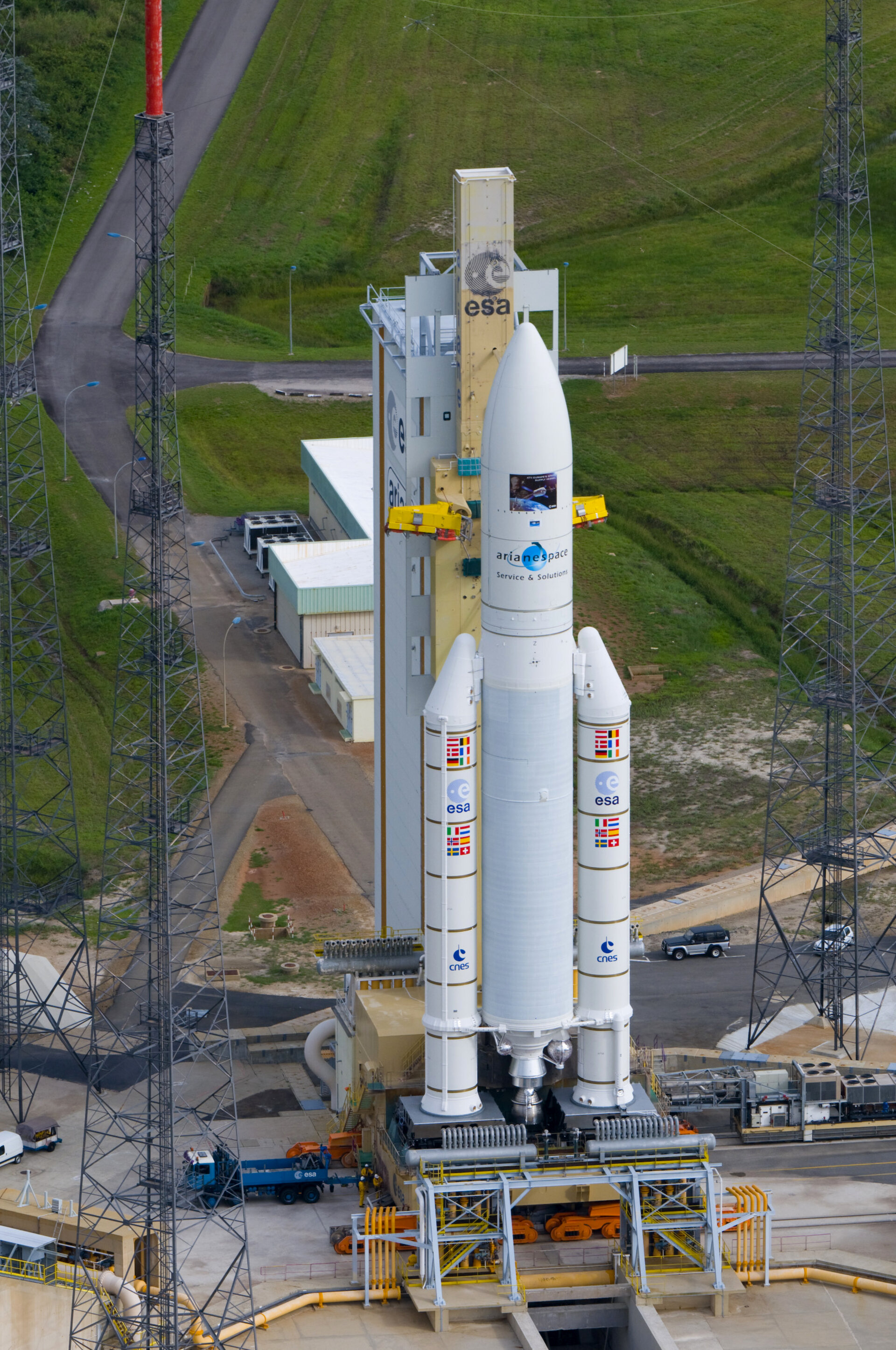 Ariane 5 ES-ATV launcher arrives at ZL-3