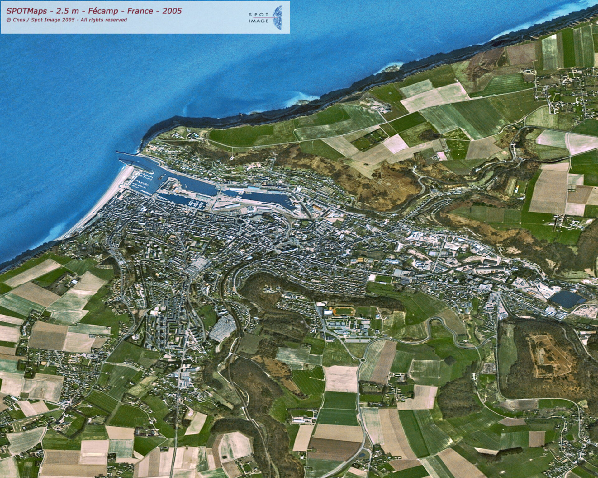 Cette image traitée du satellite SPOT-5 (ville de Fécamp) montre bien l’information qui y est contenue.
