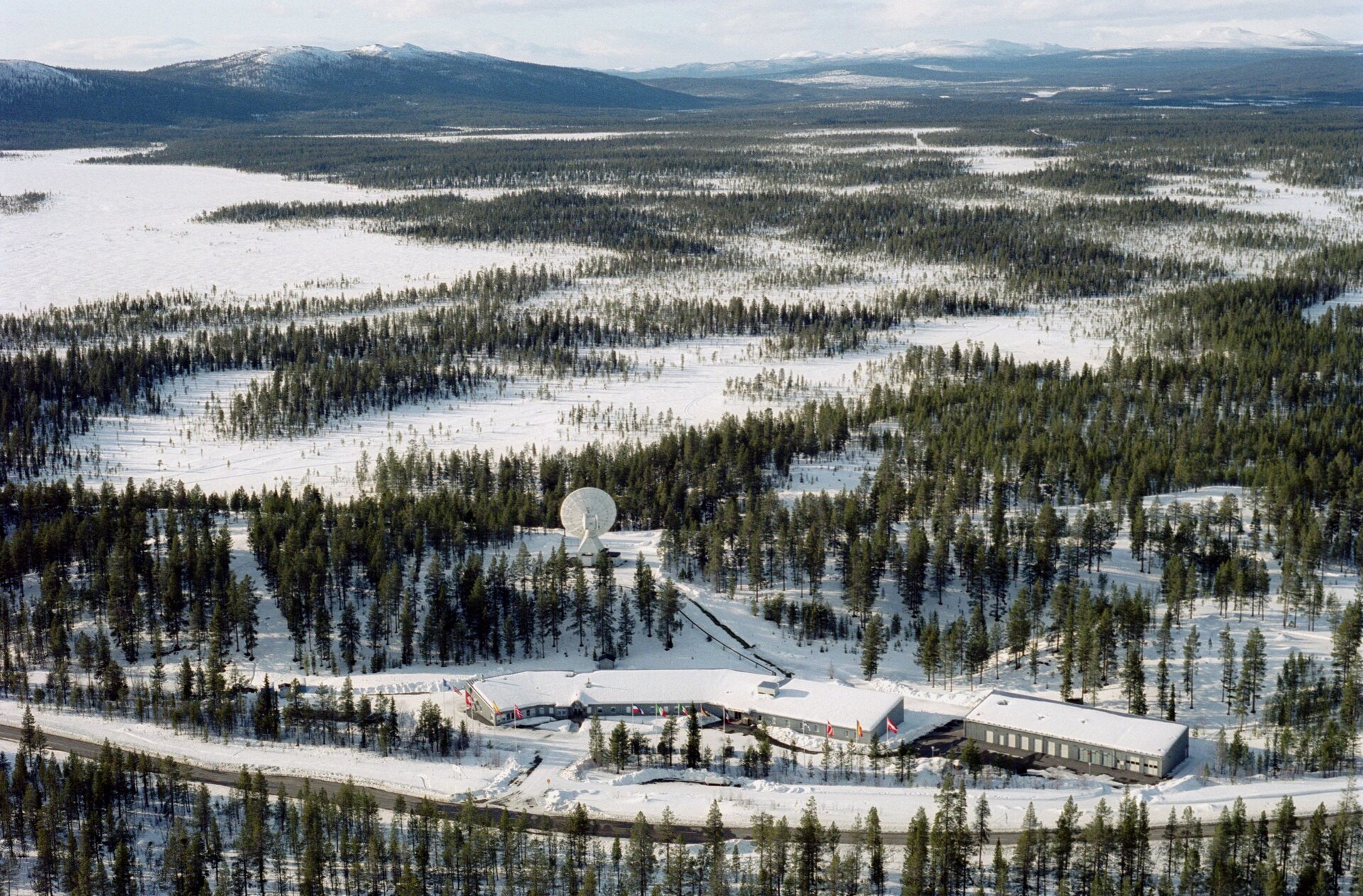 I Salmijärvi, 38 kilometer norr om Kiruna, ligger ESA:s satellitspårningsstation