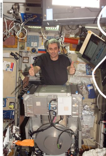 Léopold Eyharts joined Expedition 16 after arrival with STS-122