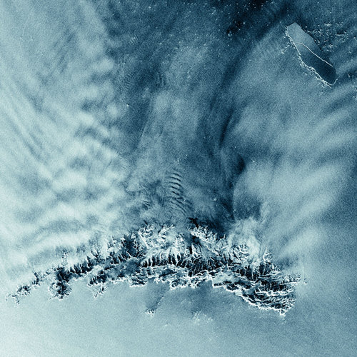 Radar image showing a fissure on the massive A53A iceberg