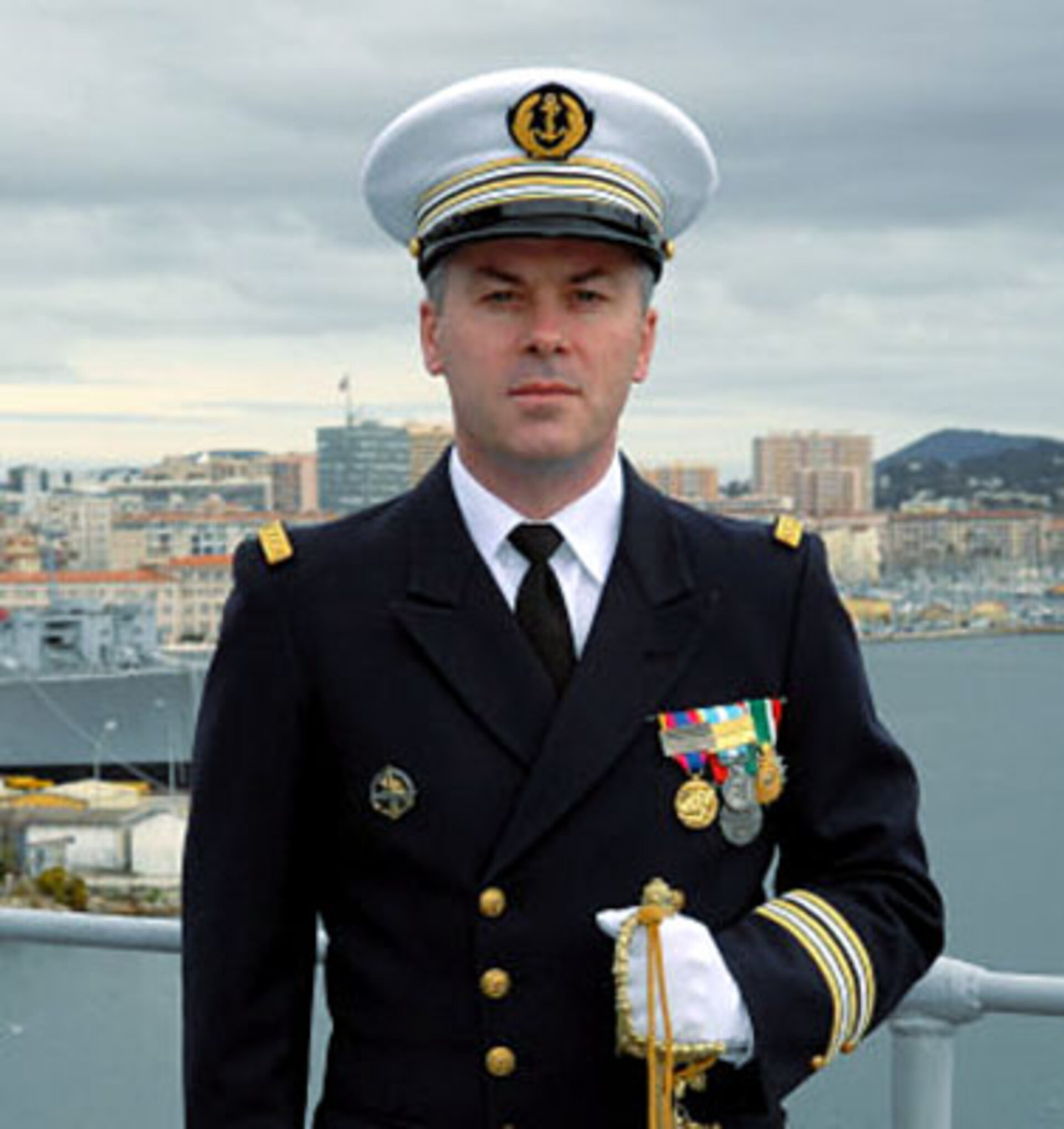 Capitaine de frégate Thierry Ruffier, commandant du BAP Jules Verne.