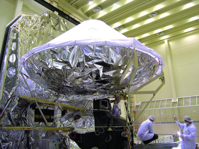 Herschel telescope resting on cryostat
