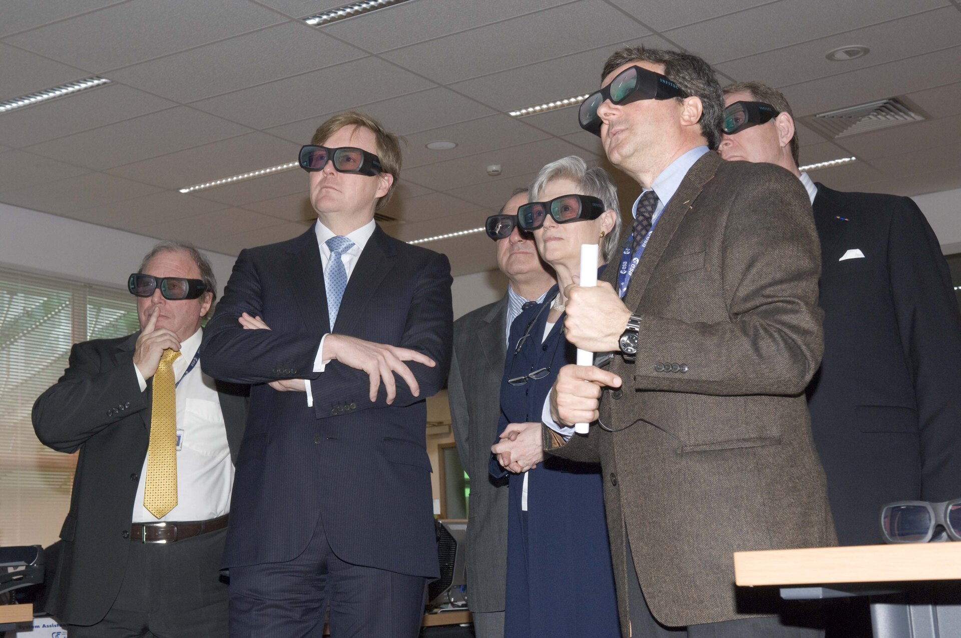 Prince Willem Alexander looks at the 3D screen in the Concurrent Design Facility