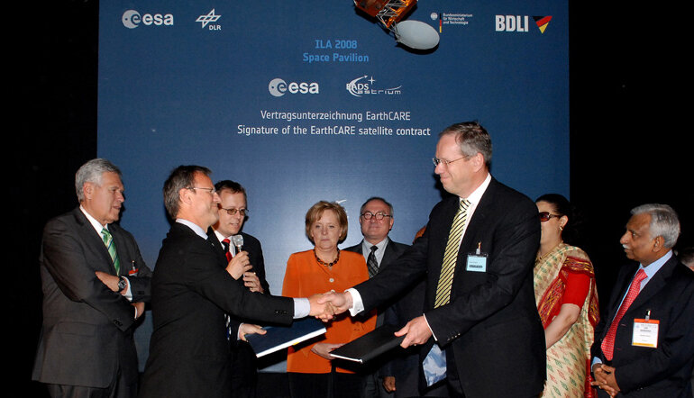 ILA 2008 - ESA e Astrium GmbH siglano il contratto per la fornitura del satellite EarthCARE