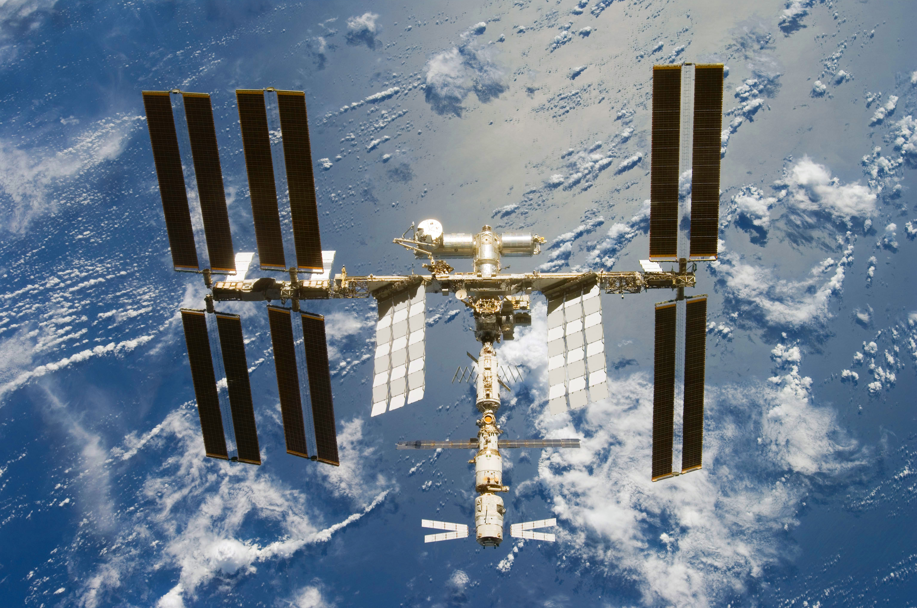 The_International_Space_Station_seen_from_Space_Shuttle_Discovery_after_the_STS-124_mission.jpg