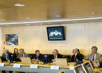 ESA Director General J.-J. Dordain addresses the Heads of ISS Agencies meeting in Paris