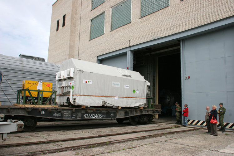 GOCE entering the preparation hall