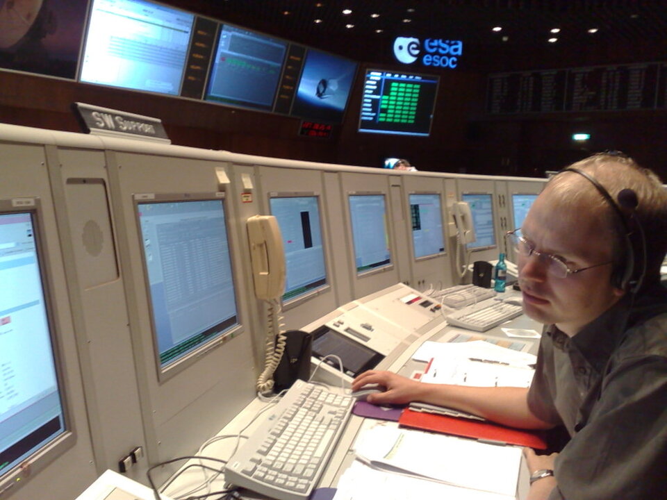 Keeping watch over system status during the GOCE launch simulation.