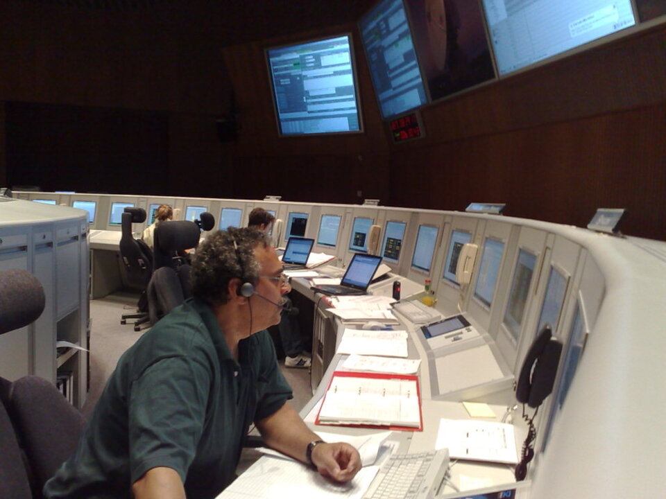 The 13-person GOCE flight control team is supported by many specialists throughout ESOC.